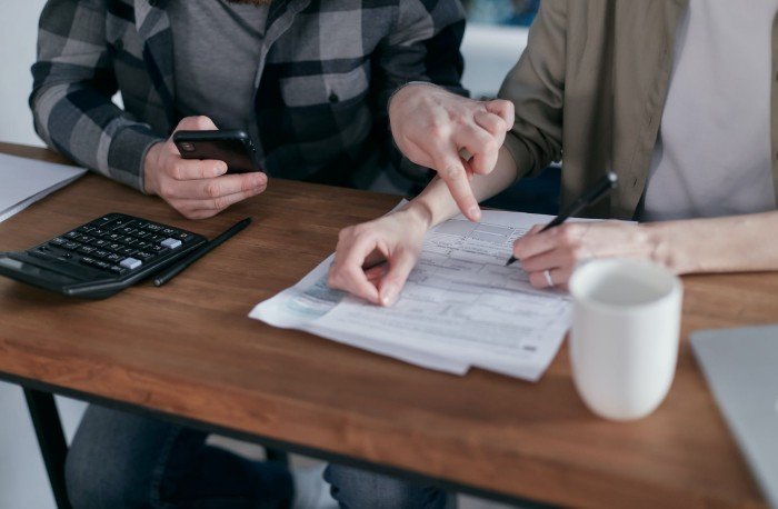 La factura con IVA e IRPF